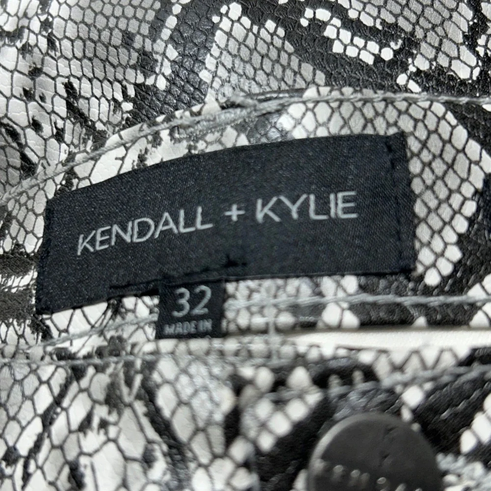 Kendall & Kylie command attention